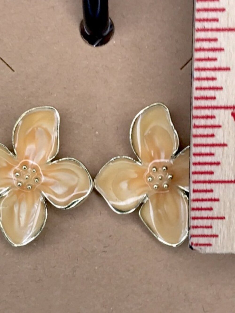 Elegant Flower Stud Earring French-Inspired Fashion Jewelry - Picture 2 of 3
